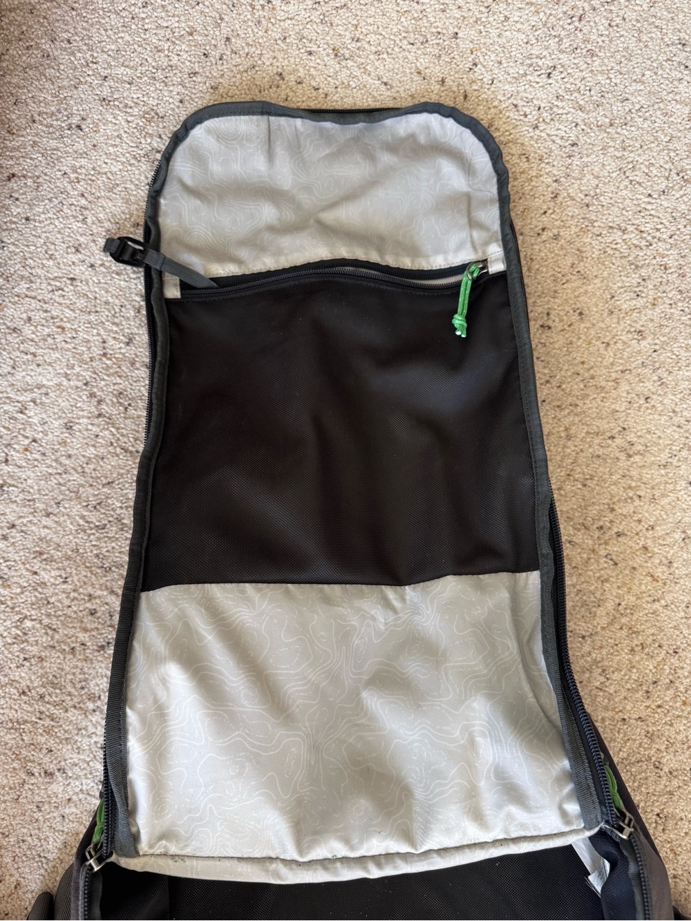STIO Basin 25 L Black Daypack with Green Accents - Picture 5 of 6
